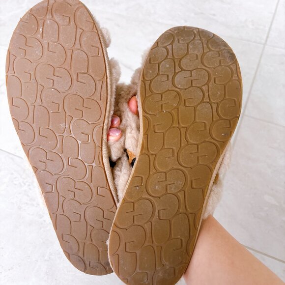 90% NEW UGG SLIPPERS, SIZE 9 - Picture 4 of 5